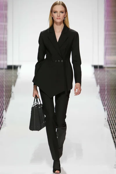 Look 3